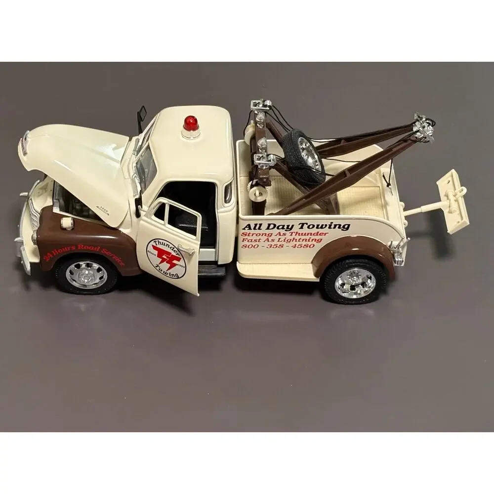 Jada Silver 1953 Chevy Wrecker 1/24 Thunder Towing 